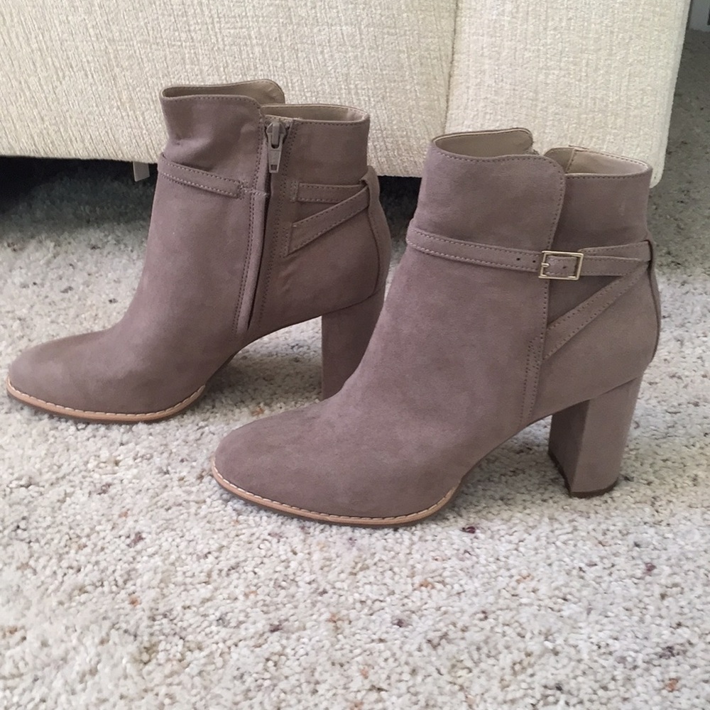 NWOT Banana Republic Factory vegan suede boots 7.5